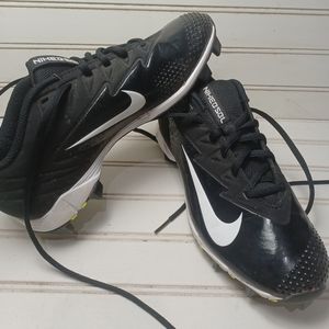 Kids Nike BSBL sport Athletic sneaker spike Size 6 .5 Black unisex condition is